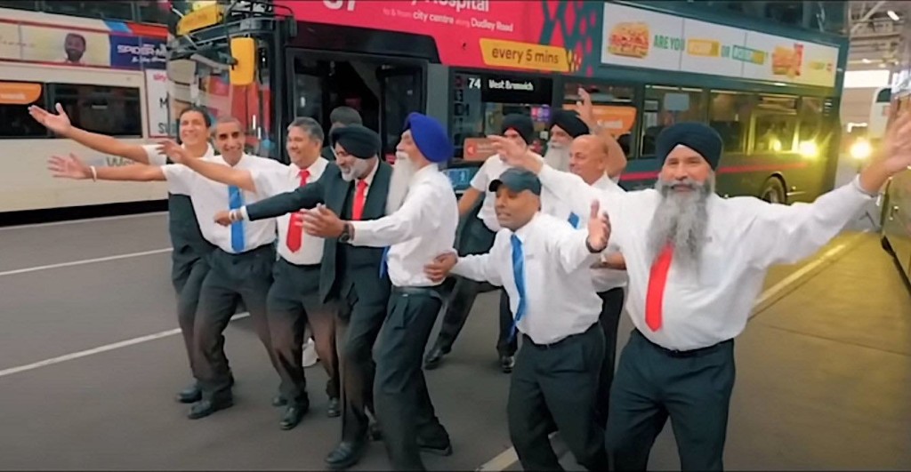 Singing Bus Driver Becomes a Star After Making Music Video to Show Family in India What He Did for Work (WATCH)
