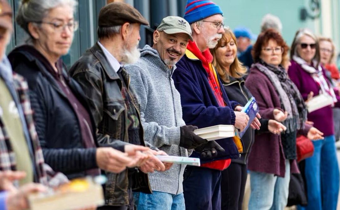 Hundreds of Volunteers Form a Human Chain to Get 9,000 Books to New Location for Indie Bookstore