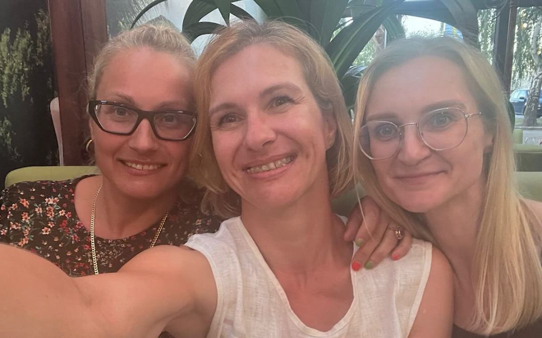 Woman Hires Private Detective and Finds 2 Long-Lost Sisters After 44 Years and the Death of Adoptive Parents