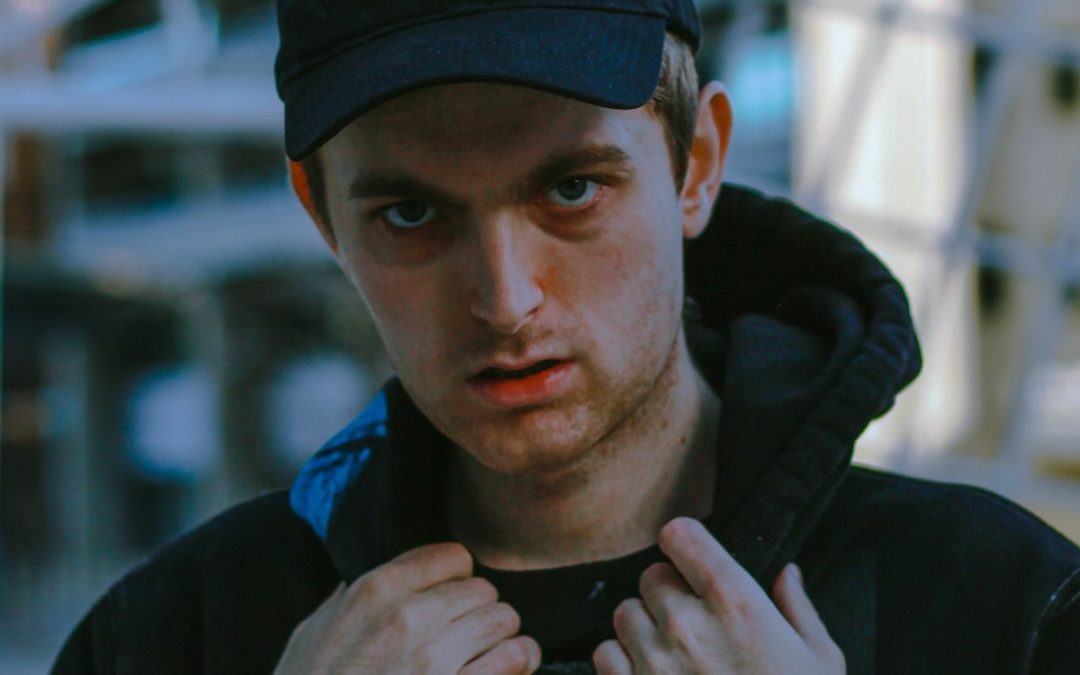 He Was Injured with Crutches When a Group of Scary Teens Offered ‘the Kindness of Strangers’
