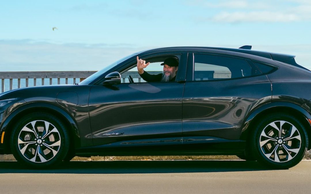 Man Wracks Up 250,000 EV Miles Driving Neighbors in Need–and the Battery Still Has a Capacity of 92%