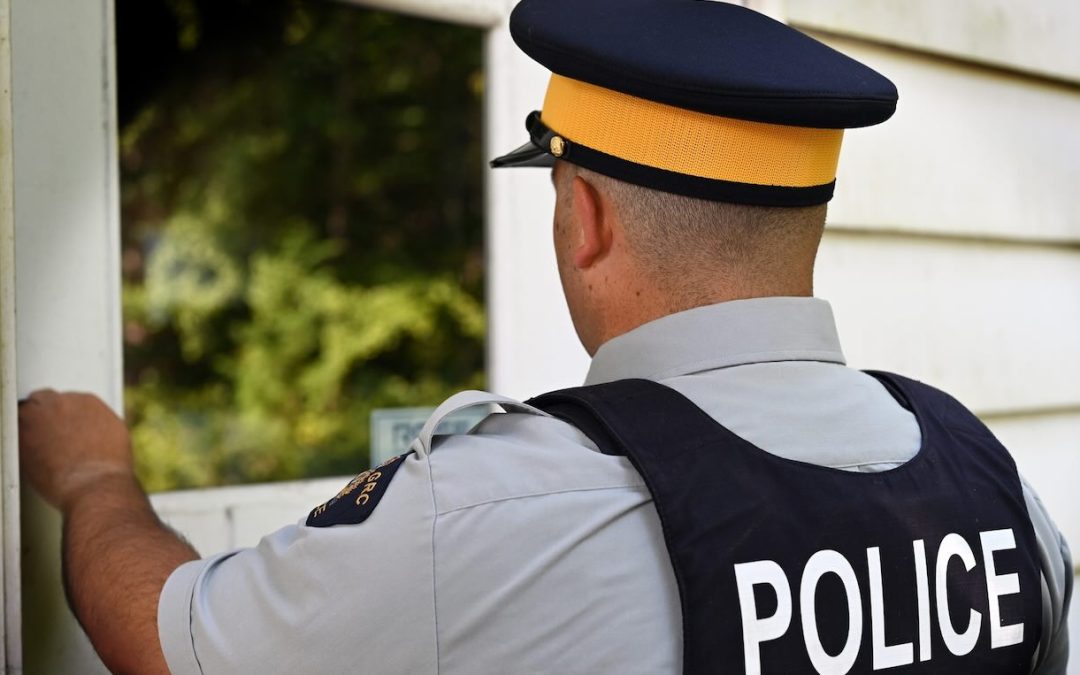 Canadian Mountie Sits Down With a Senior–And The Conversation Saved His Life